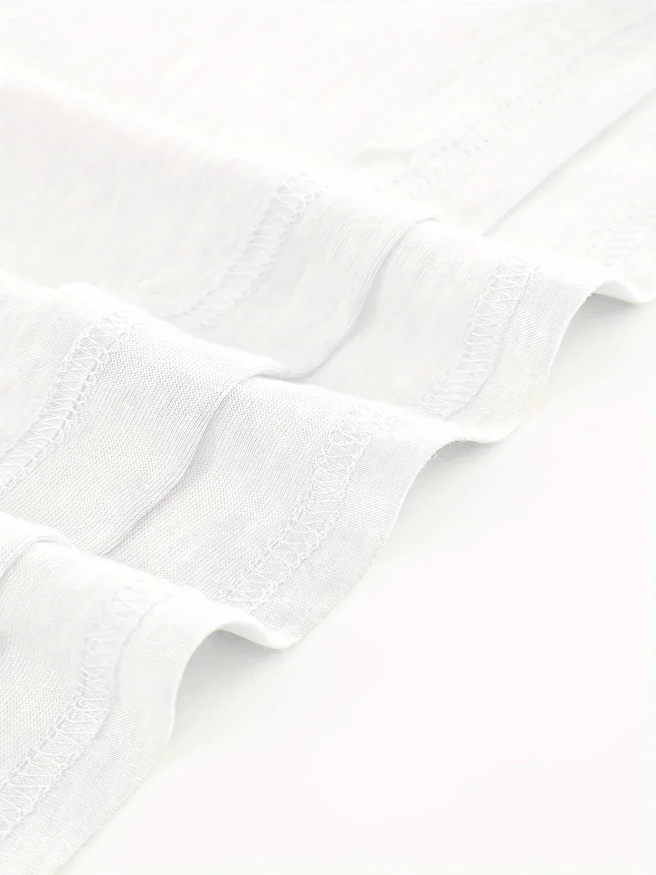 Amouryn | Herzprint-Shirt mit V-Ausschnitt und lässiger Leichtigkeit