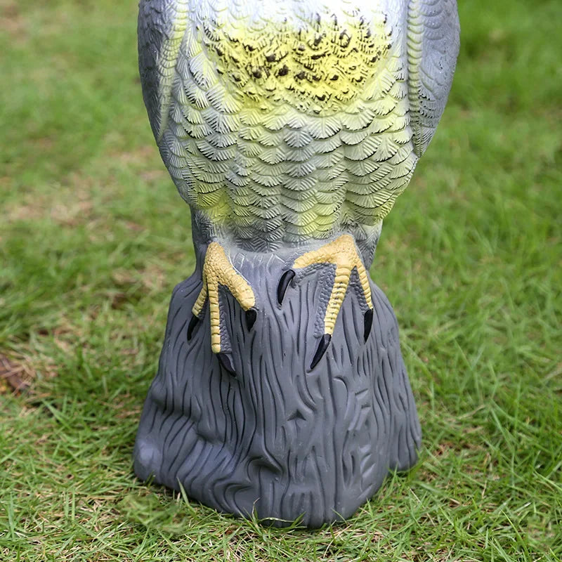 EagleGuard künstlicher Adler-Gartenvogelscheuche | PE Harzmaterial | Falkenattrappe | Außenornament