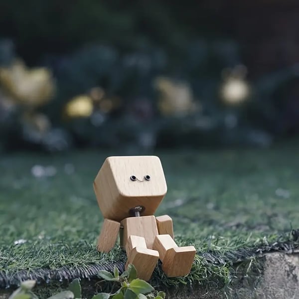 1+1 Gratis - Holz Deko Figur | Bewegliche Wippfunktion | Wechselbare Gesichter | WobbleWood
