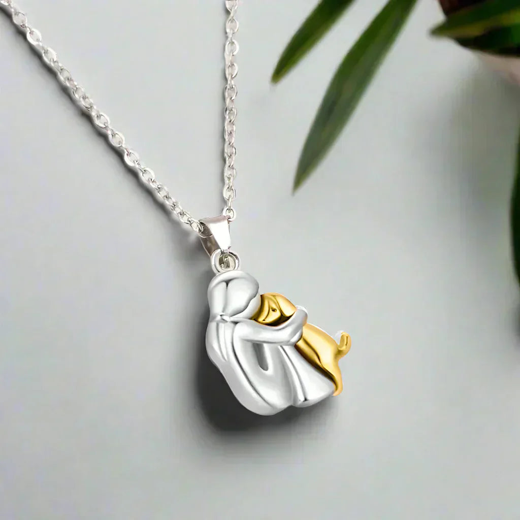 Avalance | Elegante Umarmung Anhänger Kette | Stilvollen Schmuck