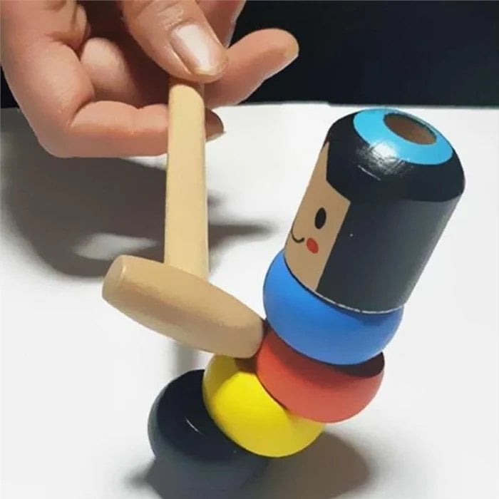 Magisches Holzspielzeug – Die Puppe, die immer wieder aufsteht!
