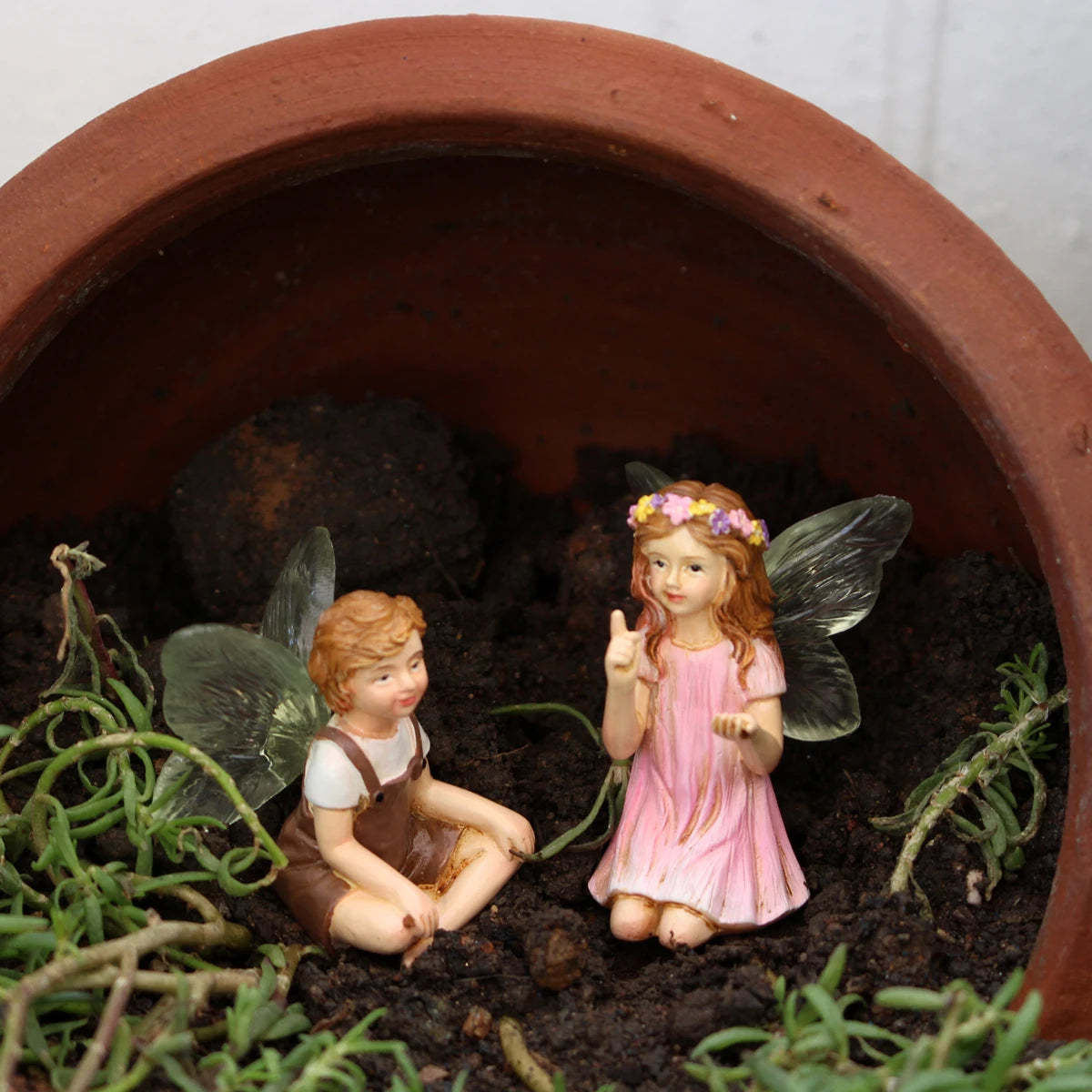 FeenGlanz Gartenzauber Mini Feenfiguren Set mit 2 | Harz Tisch- und Gartendekorationen | Charmante Außenornamente