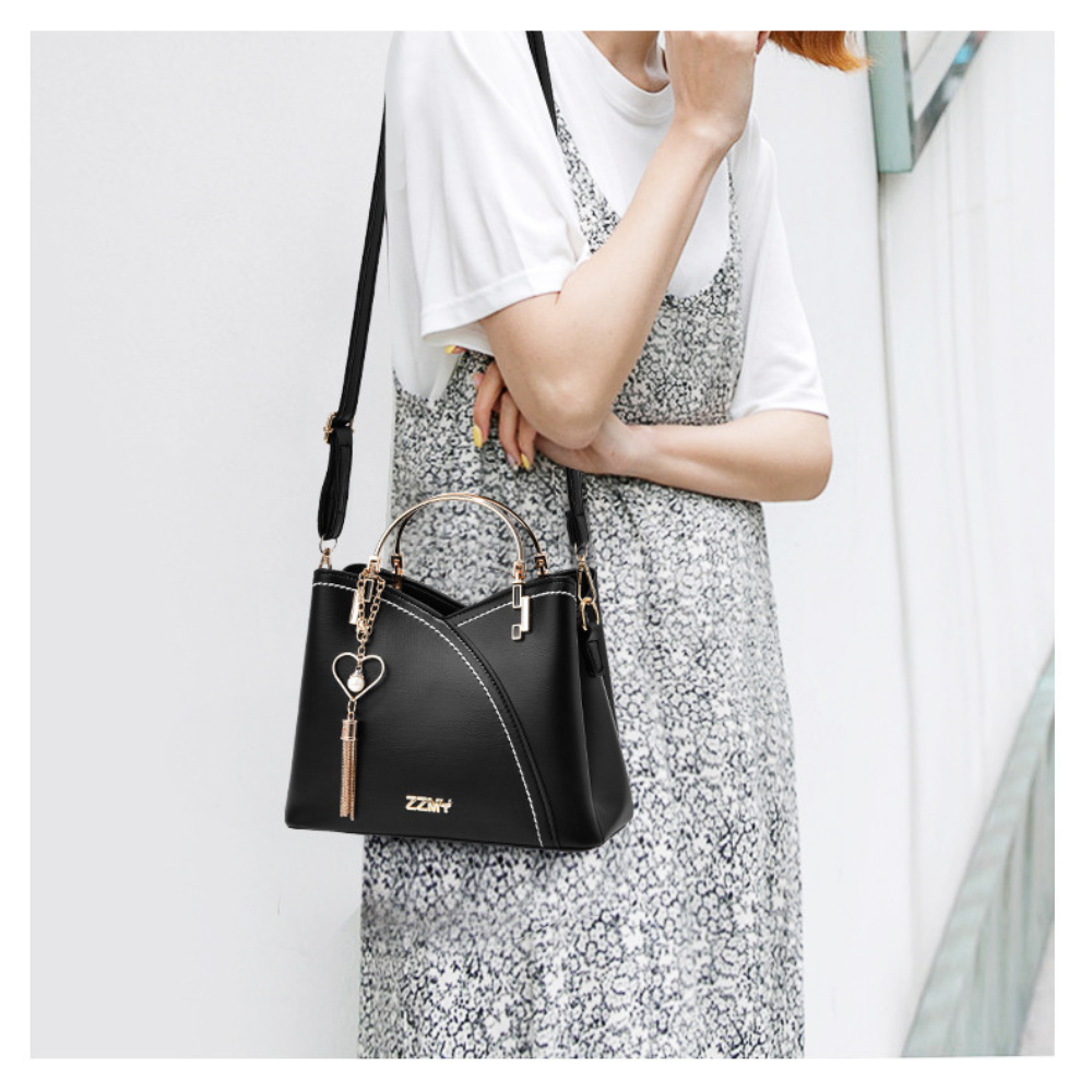Handtasche Kunstleder mit Metallhenkeln und Herz-Anhänger